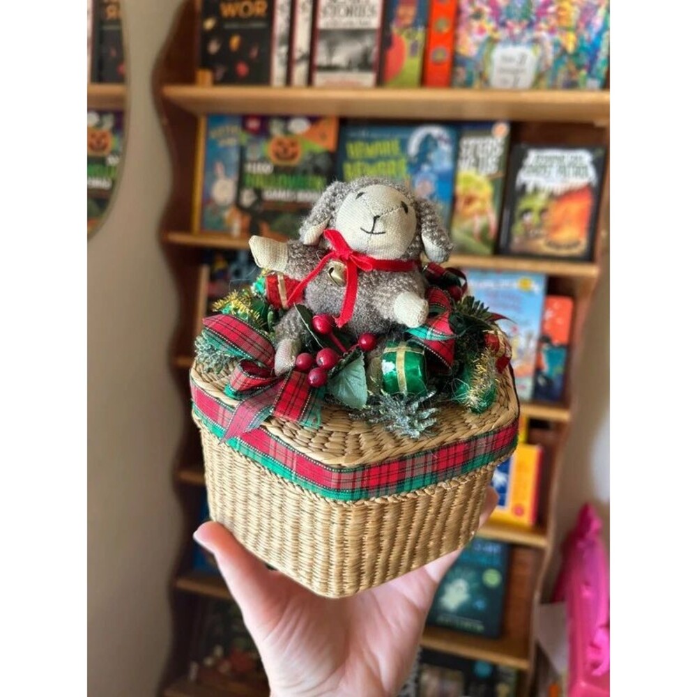 Vintage Boyds Bears Holiday Lamb Plush Heart Woven Basket